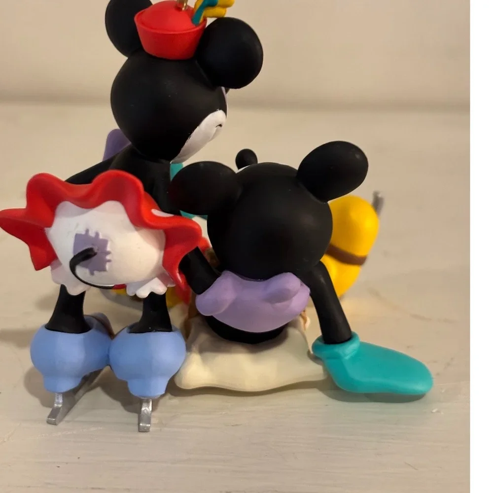 Hallmark‎ Keepsake 1997 Mickey Minnie Mouse New Pair of Skates Ornament QXD4032